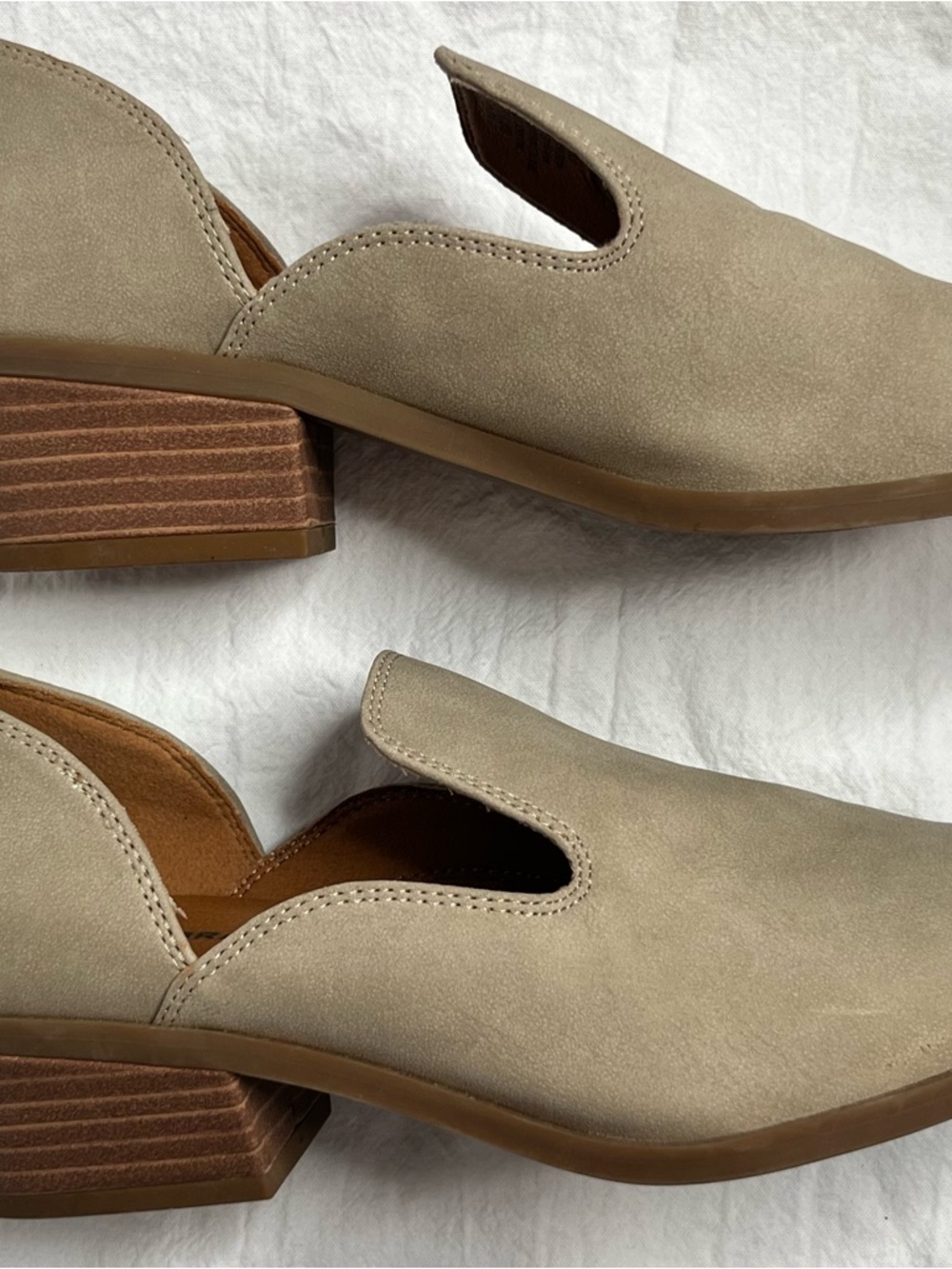 Lucky Brand Mizina Slip-On Shooties Taupe / Beige Block Heel Size 6 - Picture 6 of 13